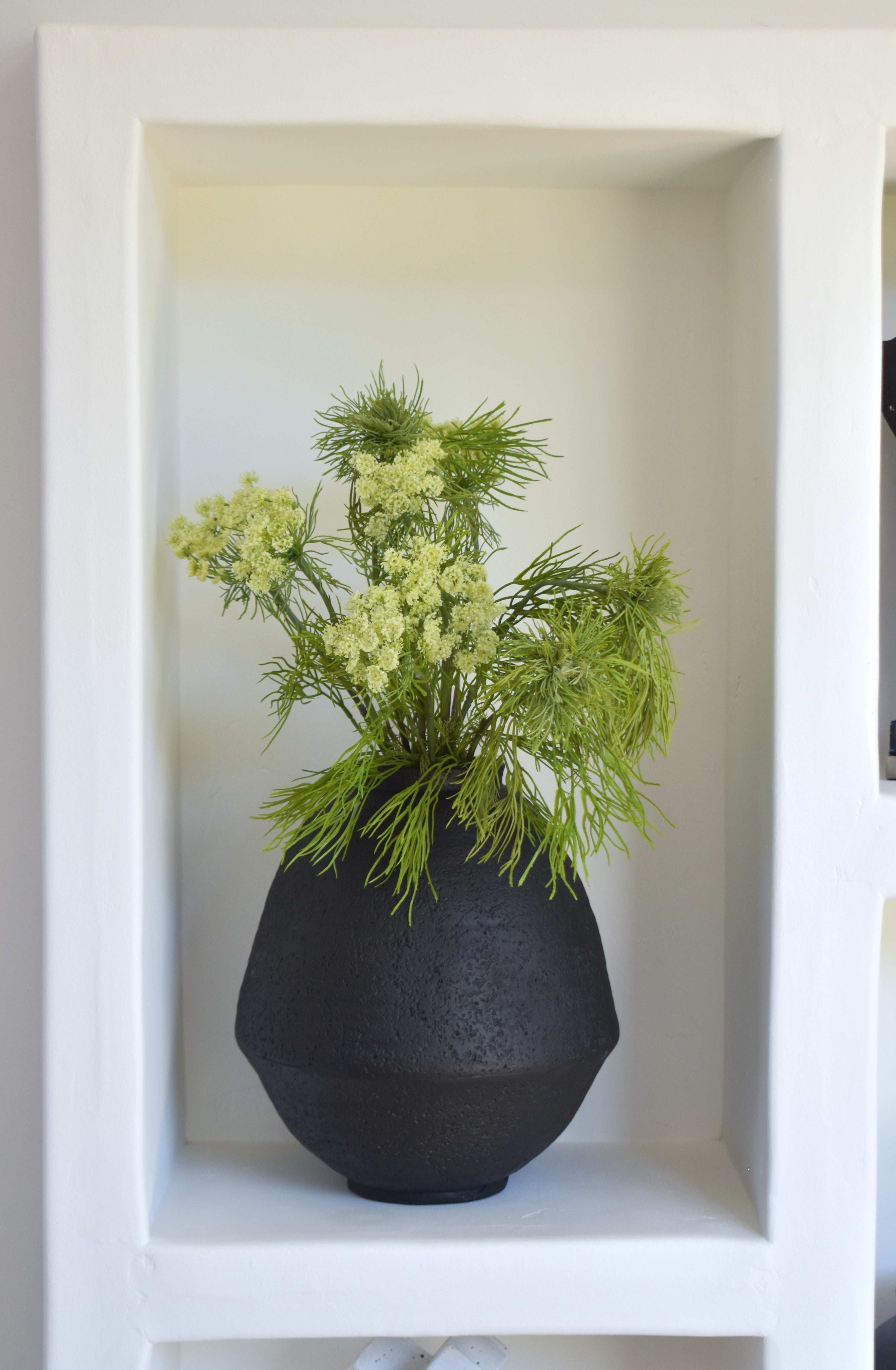Bryant Black Vase CN1281