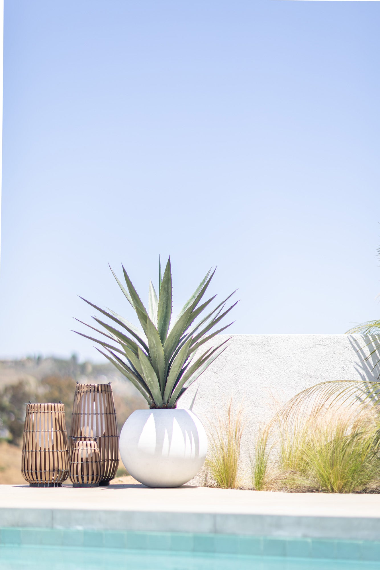 Kona Planter Collection - Moss White CN1337