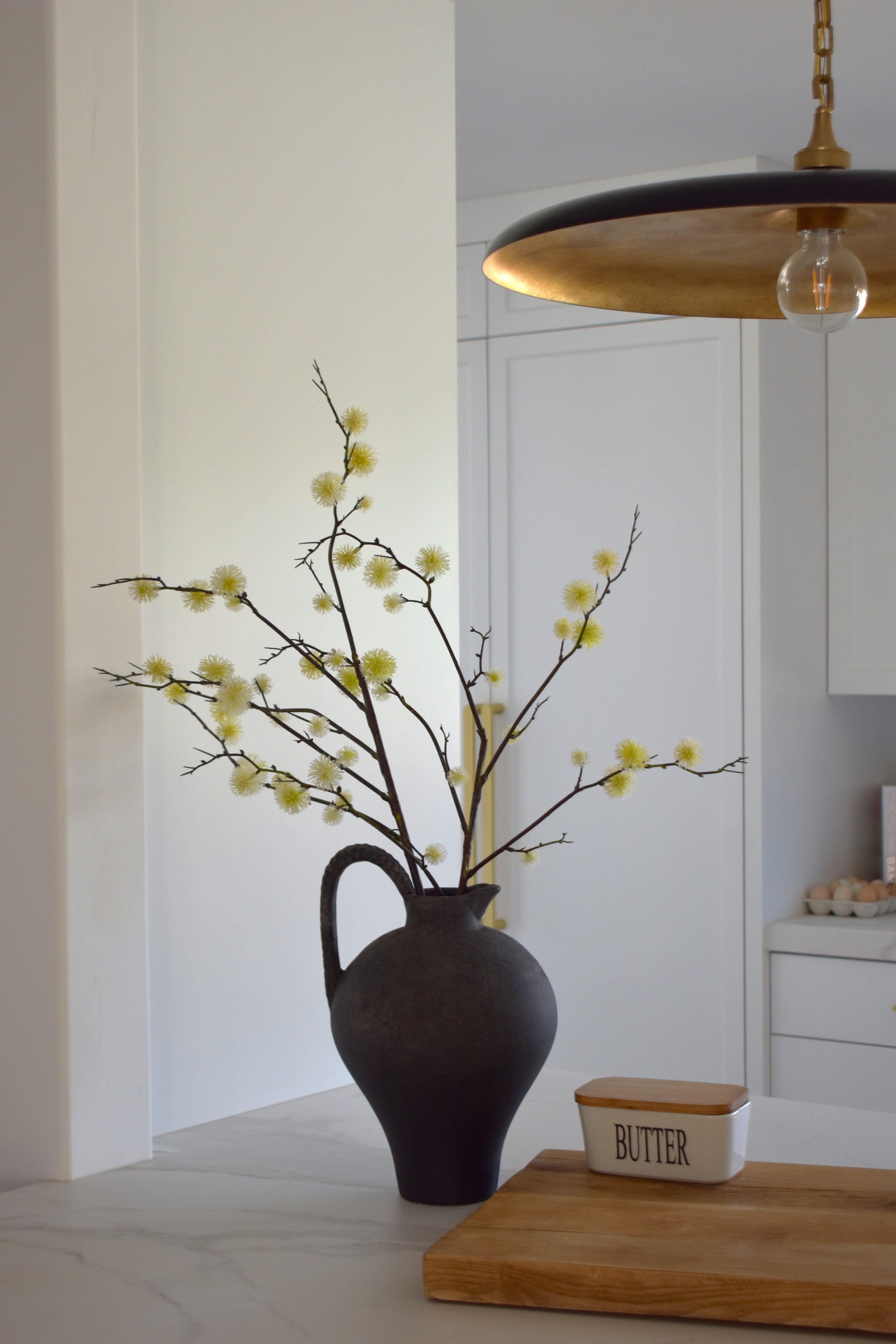 Chloe Jug with Bears Branches   AR1039