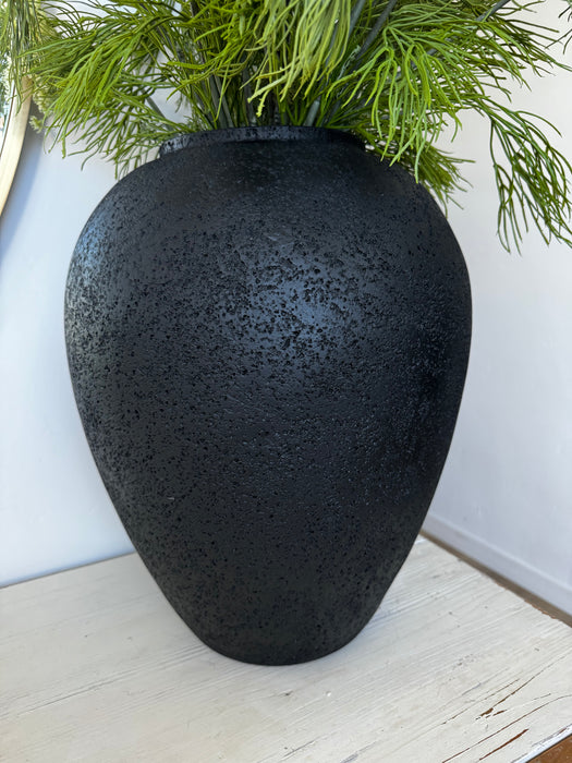 James Black Vase      CN1280