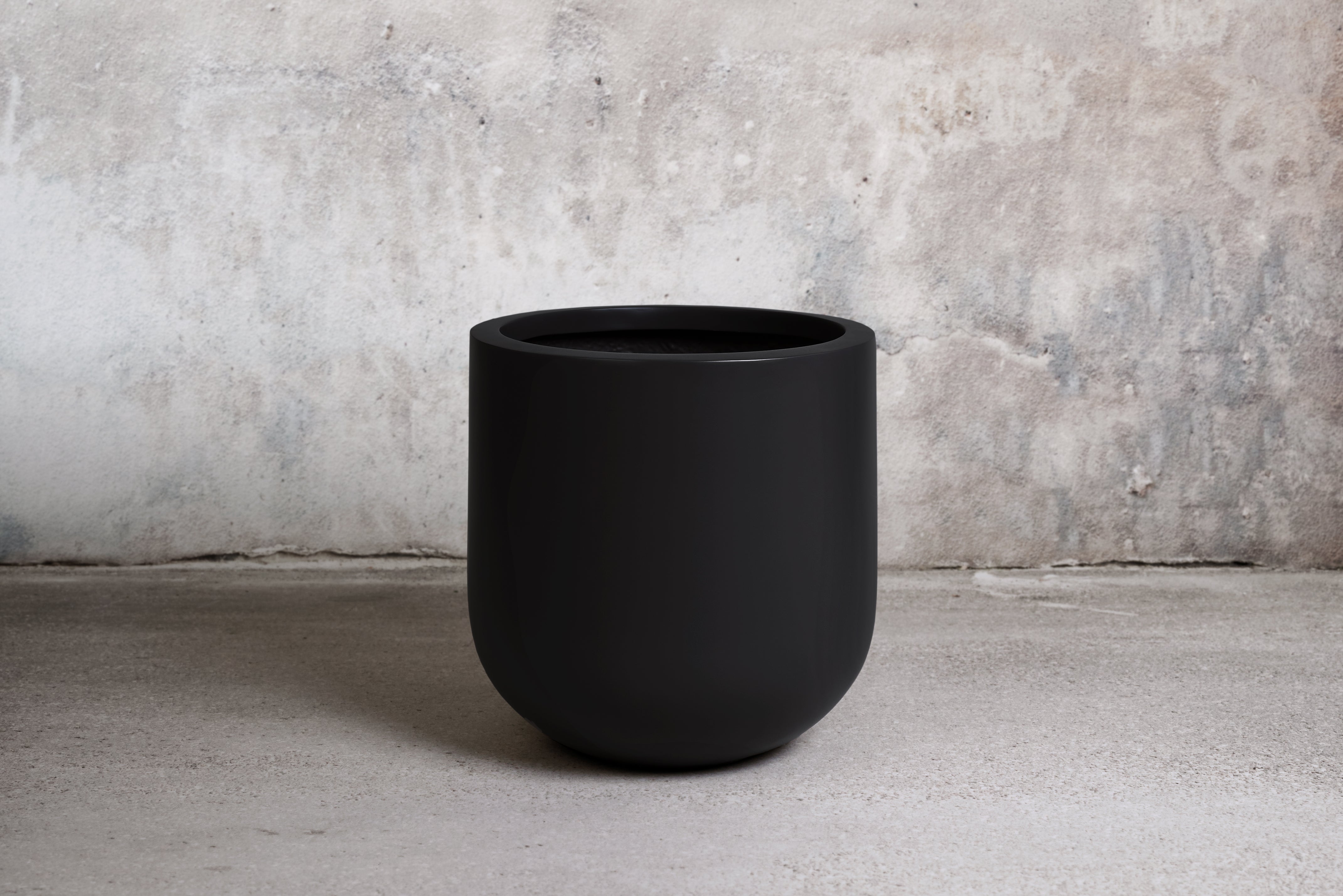 Rotella Round Planter Collection