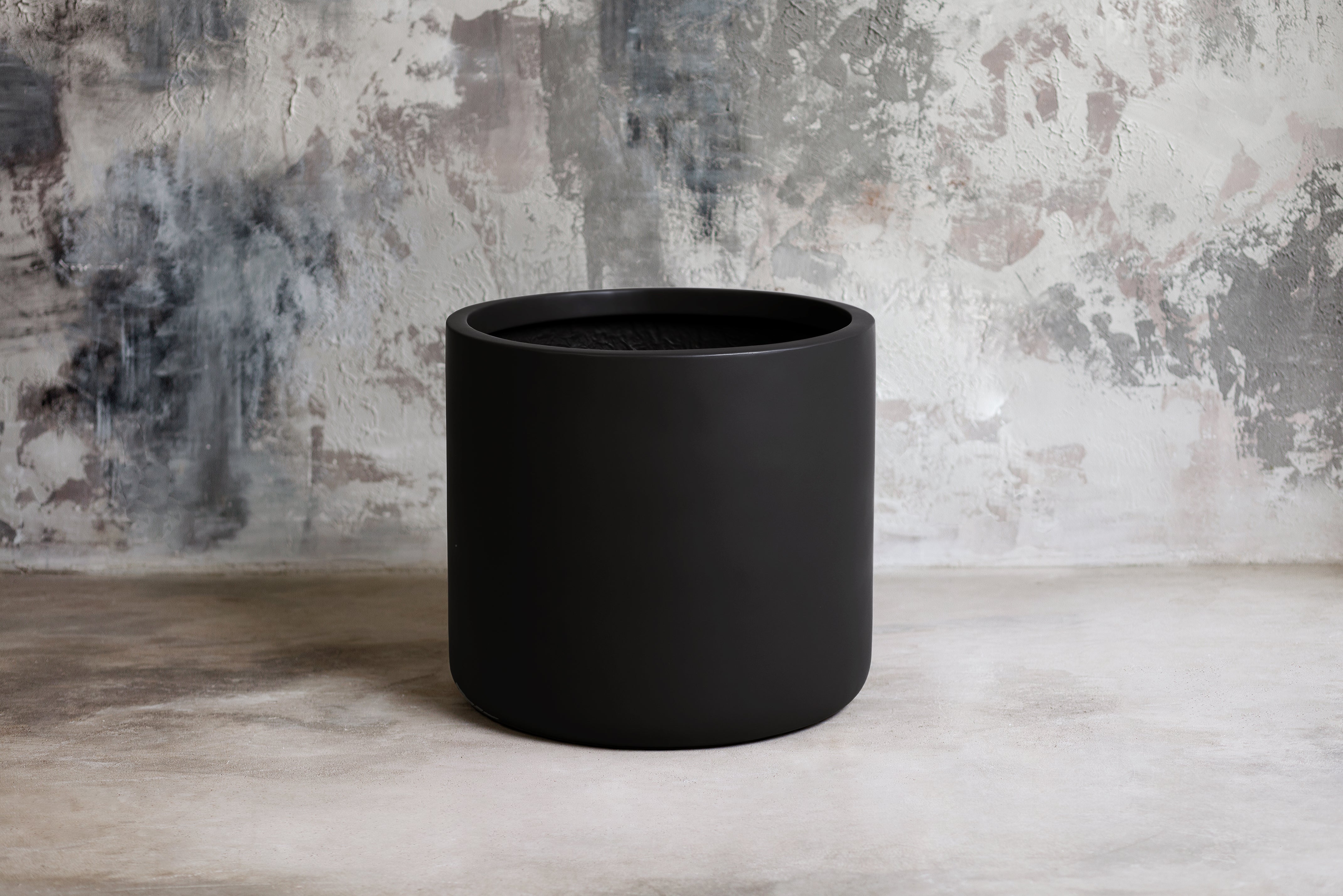 Cylindrico Short Planter Collection - Black    CN1192